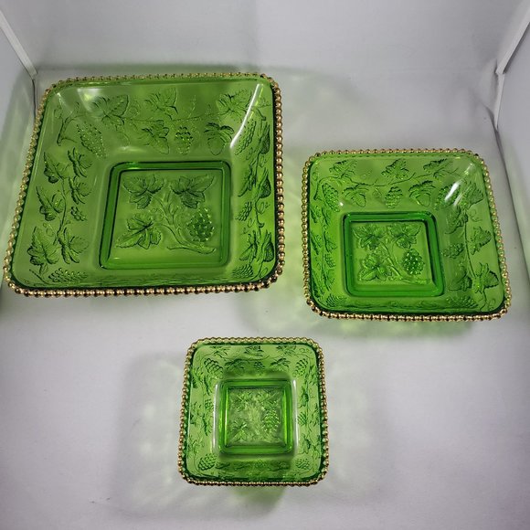 EAPG US Glass Emerald Green Beaded Grape "California" Square Bowl Set ca. 1899 - Picture 1 of 8